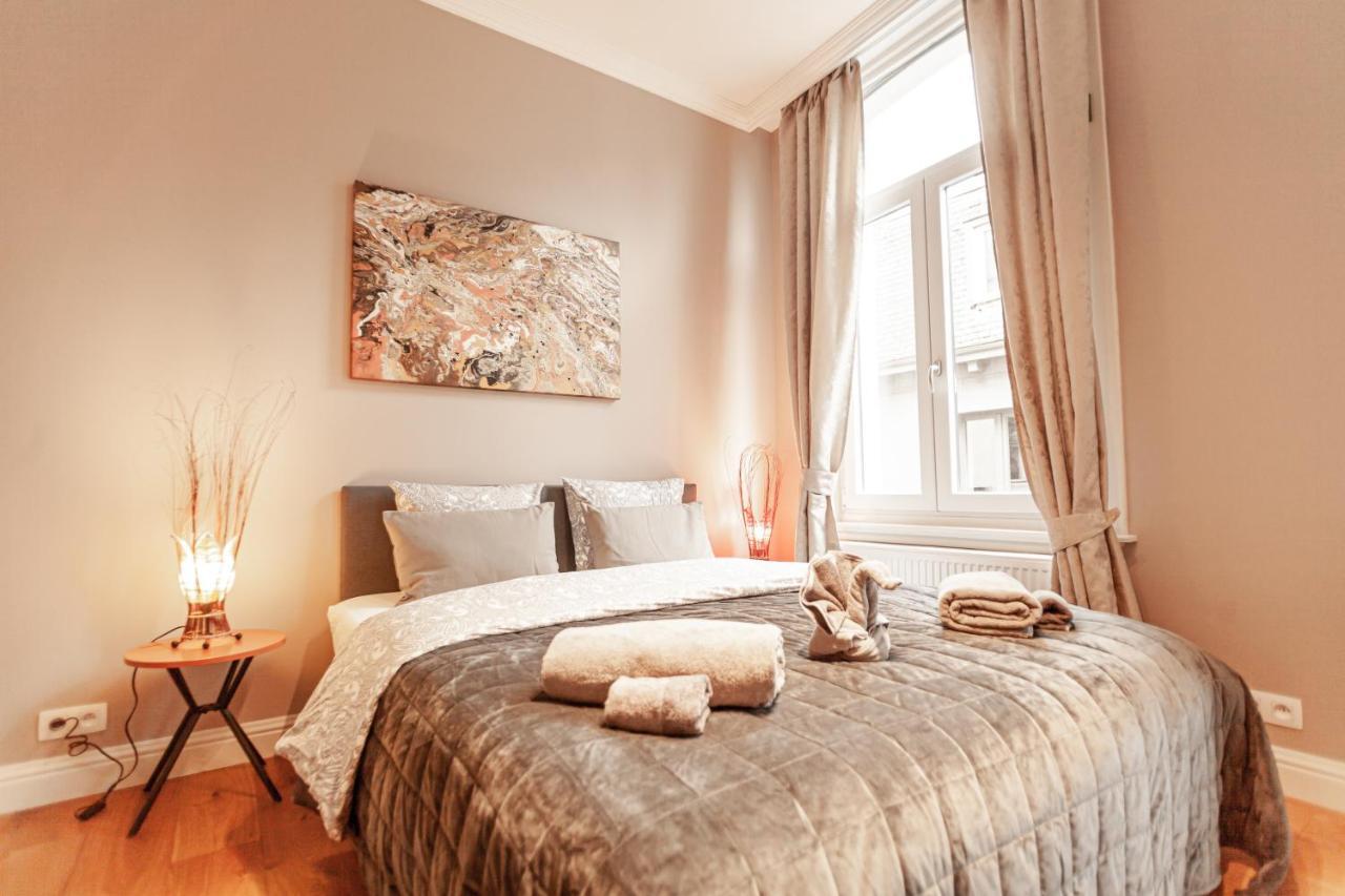 Luxury Suites Palace By Rikas Hotels Anversa Esterno foto
