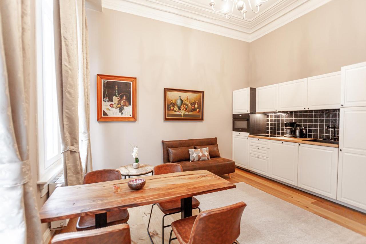 Luxury Suites Palace By Rikas Hotels Anversa Esterno foto