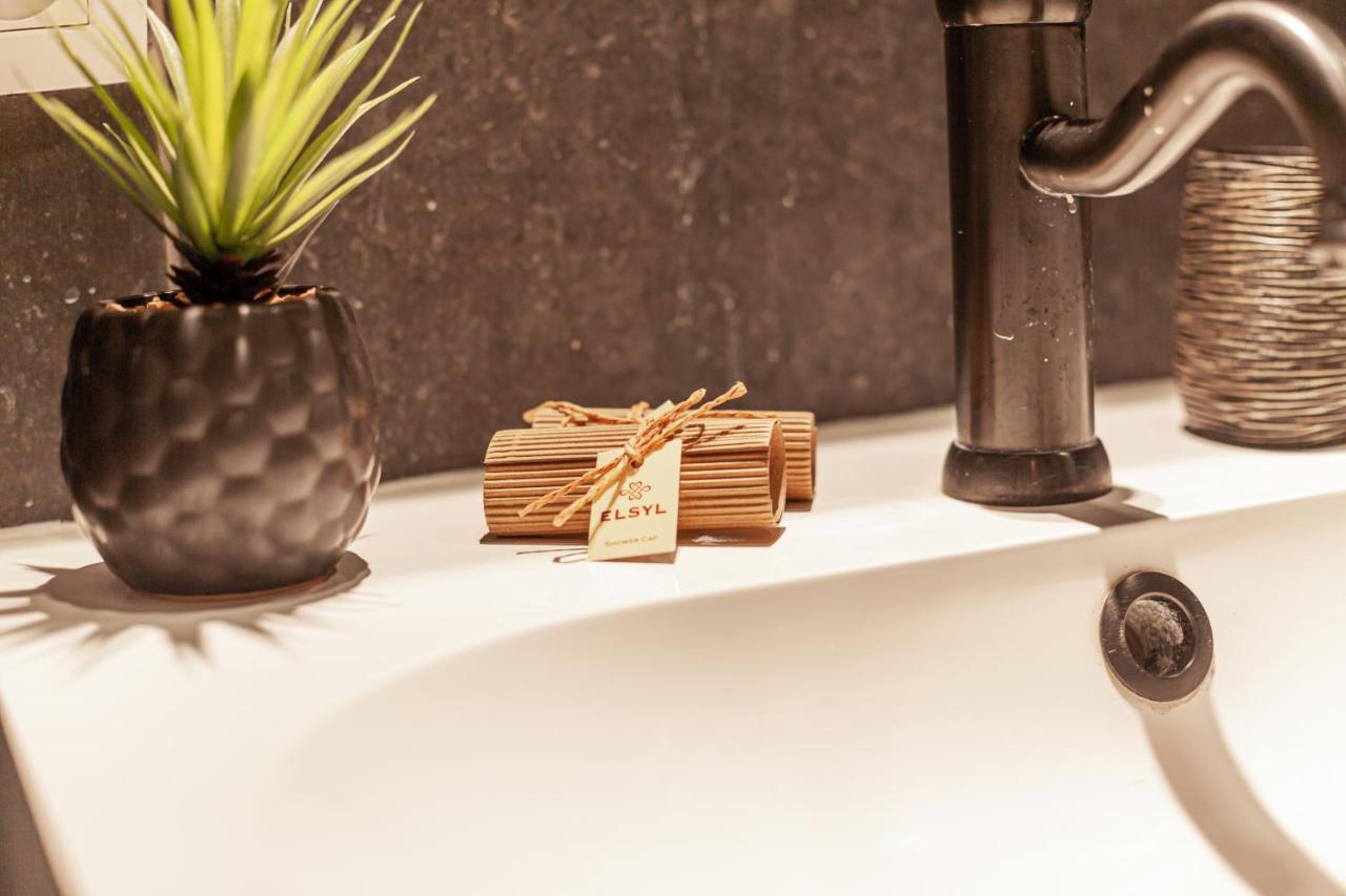Luxury Suites Palace By Rikas Hotels Anversa Esterno foto